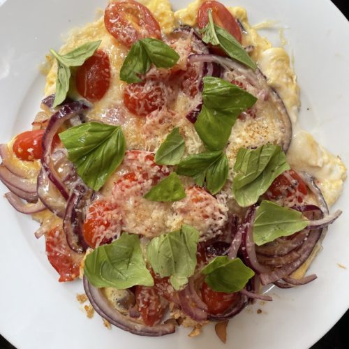 Tomato-and-red-onion-omelette